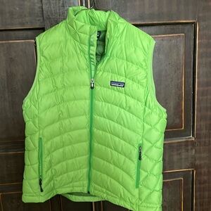 Women’s Patagonia  green lightweight puffer vest